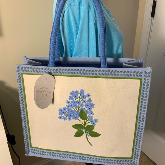 Cherrywood Lane Floral Canvas Tote Bag - Blue and Cream NWT - Picture 4 of 8